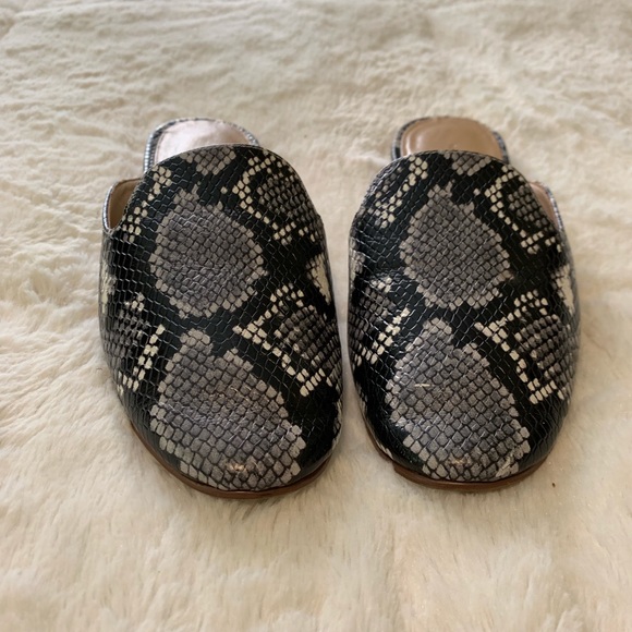 Banana Republic snakeskin Demi loafers slips - Picture 4 of 7